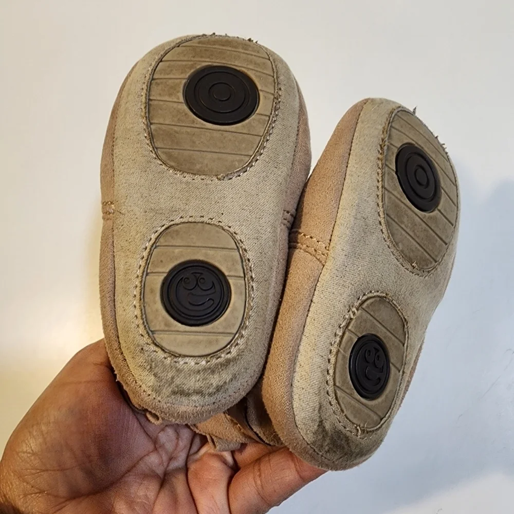 SURPRIZE by Stripe ride baby faux fur shoes size 12-18M